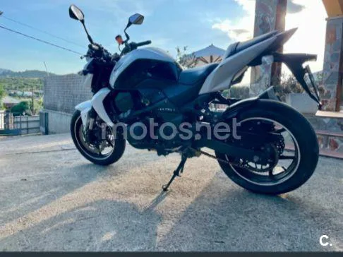 Kawasaki Z750 - Vista 3