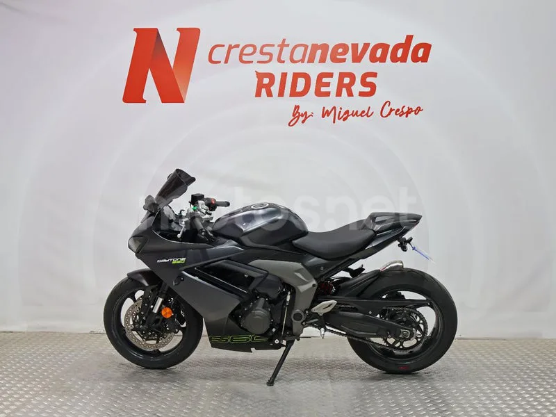 Triumph Daytona 660 - Vista 3