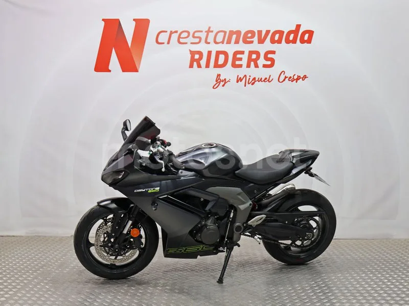 Triumph Daytona 660 - Vista 4