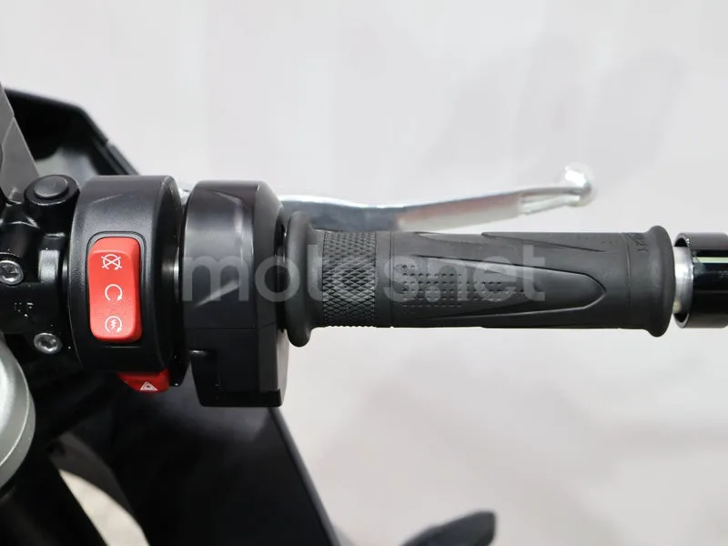 Triumph Daytona 660 - Vista 9