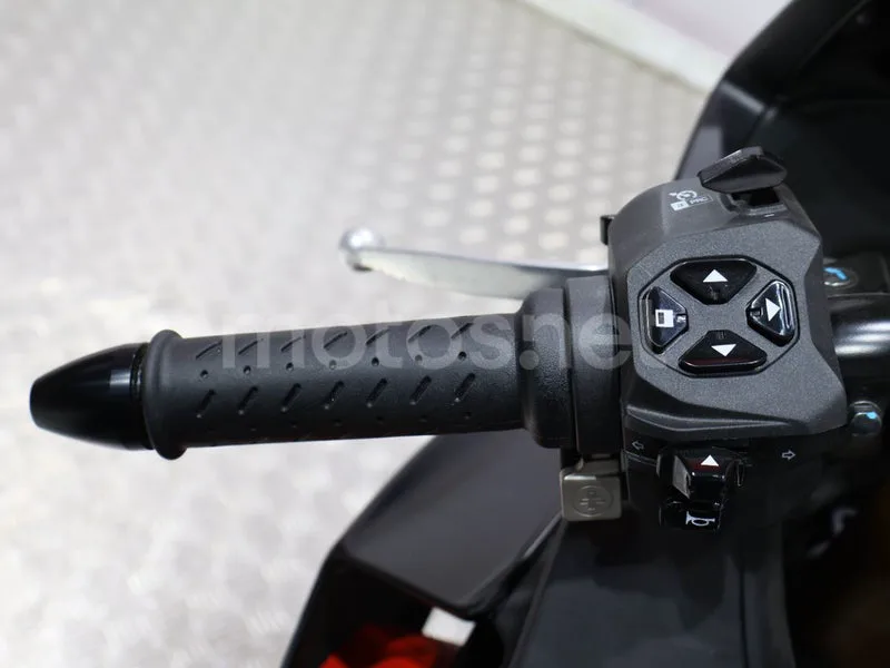 Aprilia RSV4 - Vista 8