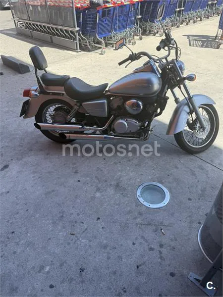 Honda Shadow 125 - Vista 3