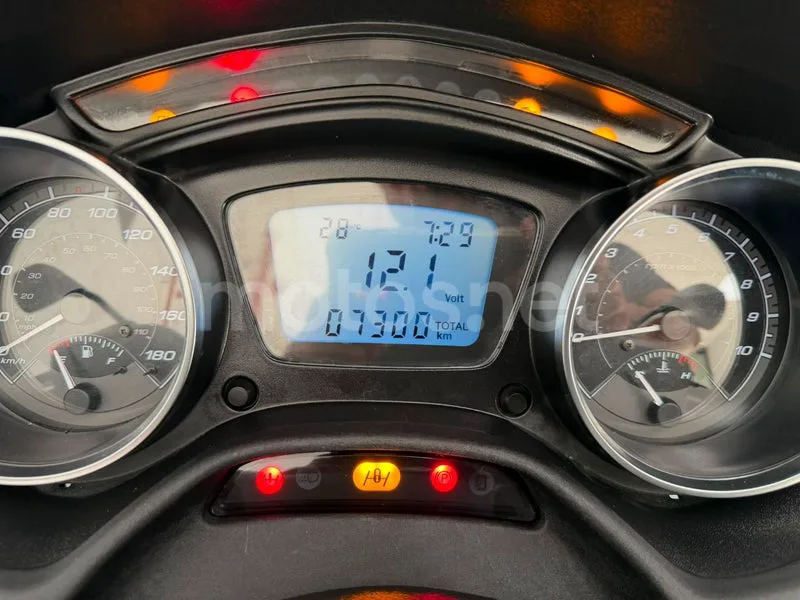 Piaggio MP3 - Vista 12
