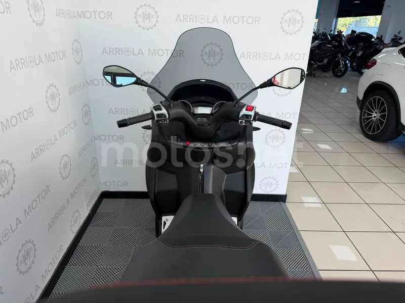 Piaggio MP3 - Vista 9
