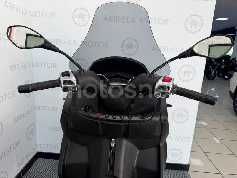 Piaggio MP3 - Vista 10