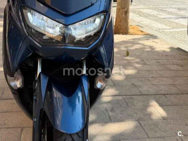 Yamaha NMAX - Vista 18