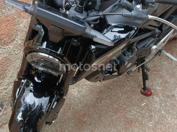Honda CB125R - Vista 3