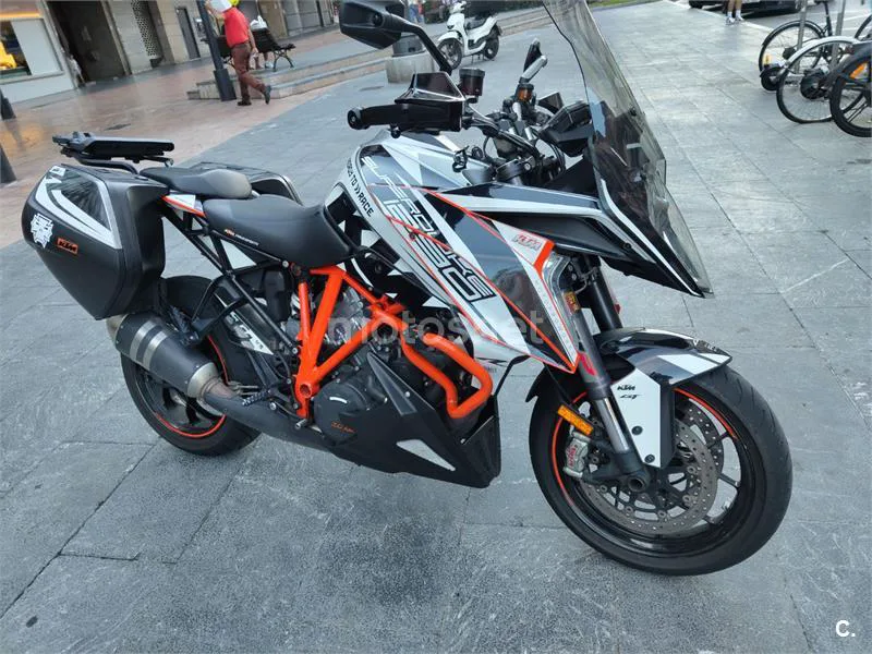 KTM 1290 Super Duke GT - Vista 4