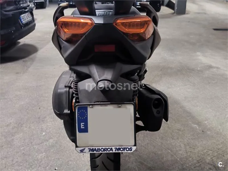 Yamaha XMAX 300 - Vista 3
