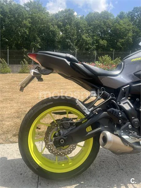 Yamaha MT-07 - Vista 7