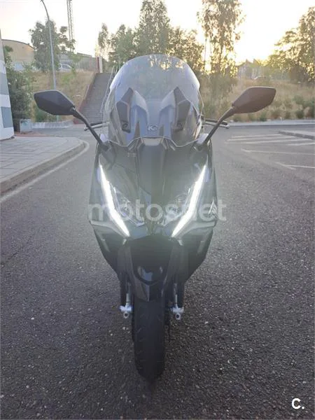 Kymco AK 550 - Vista 4