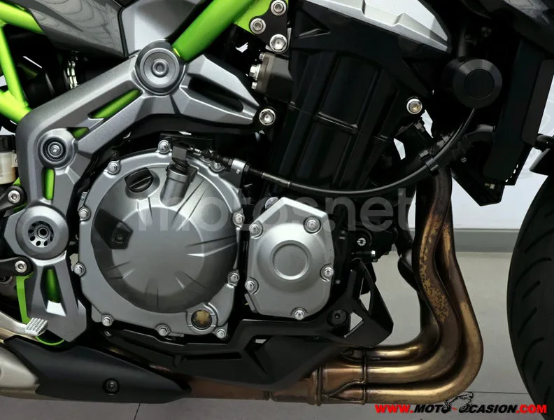 Kawasaki Z900 - Vista 5