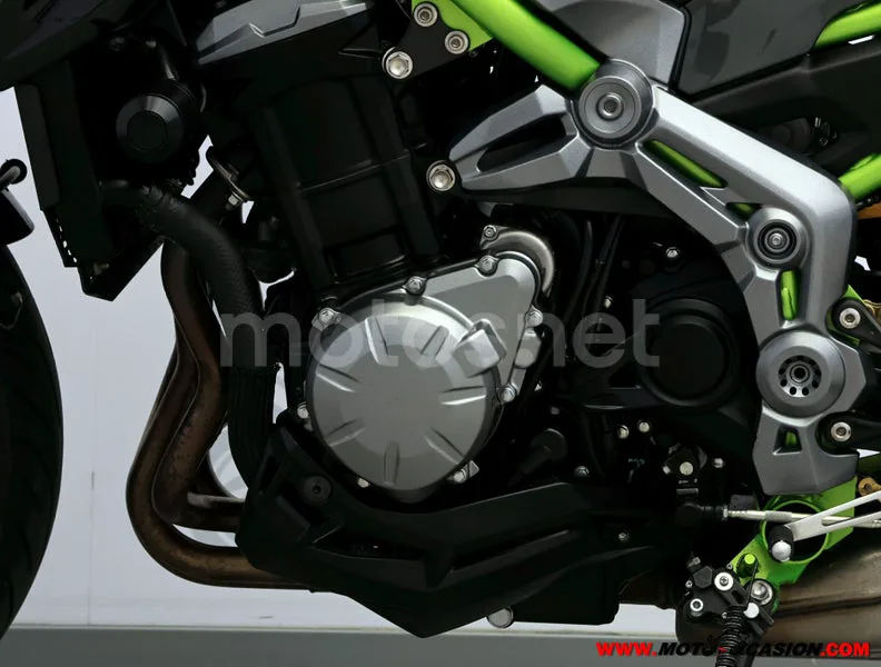 Kawasaki Z900 - Vista 10
