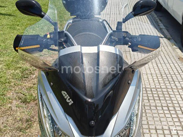 Kawasaki J300 - Vista 4