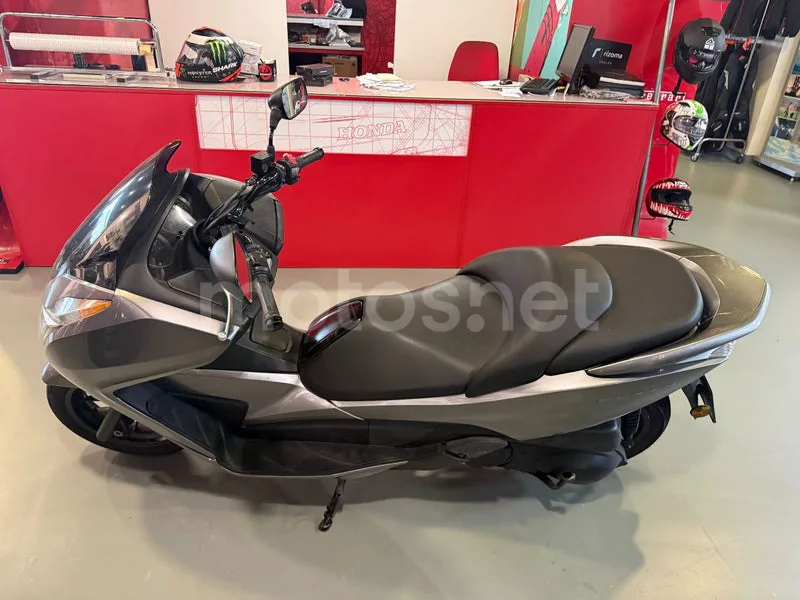 Honda Forza 300 - Vista 3