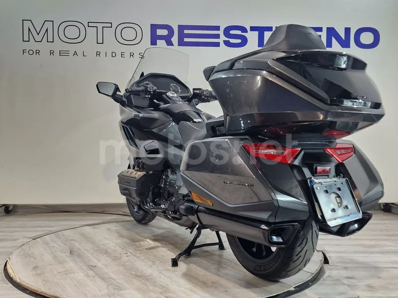 Honda GL1800 Gold Wing - Vista 3