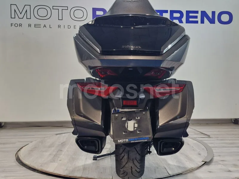 Honda GL1800 Gold Wing - Vista 8