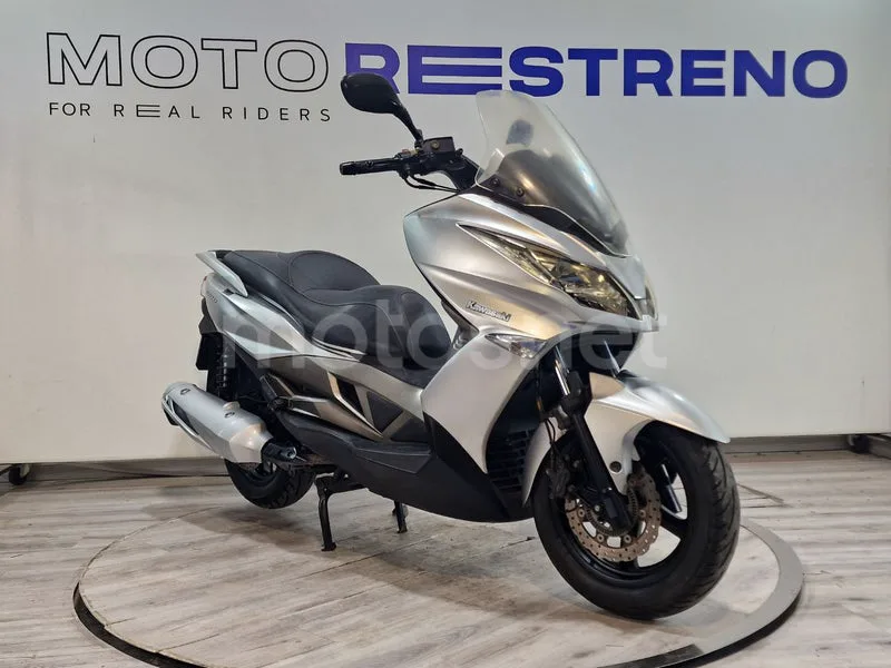 Kawasaki J300 - Vista 5
