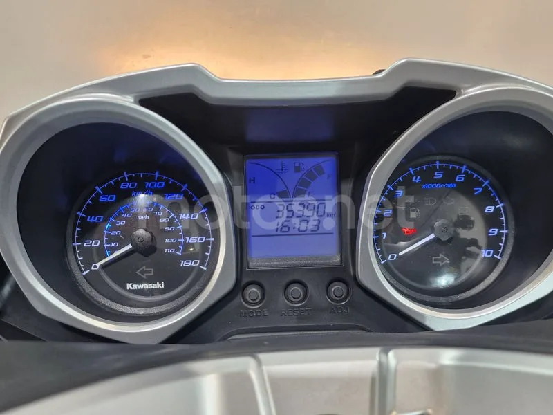 Kawasaki J300 - Vista 9
