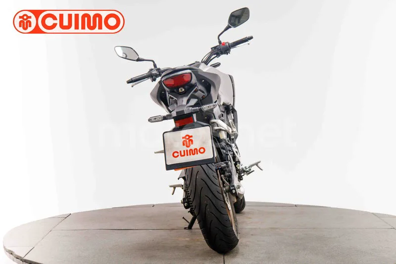 Honda CB125R - Vista 5