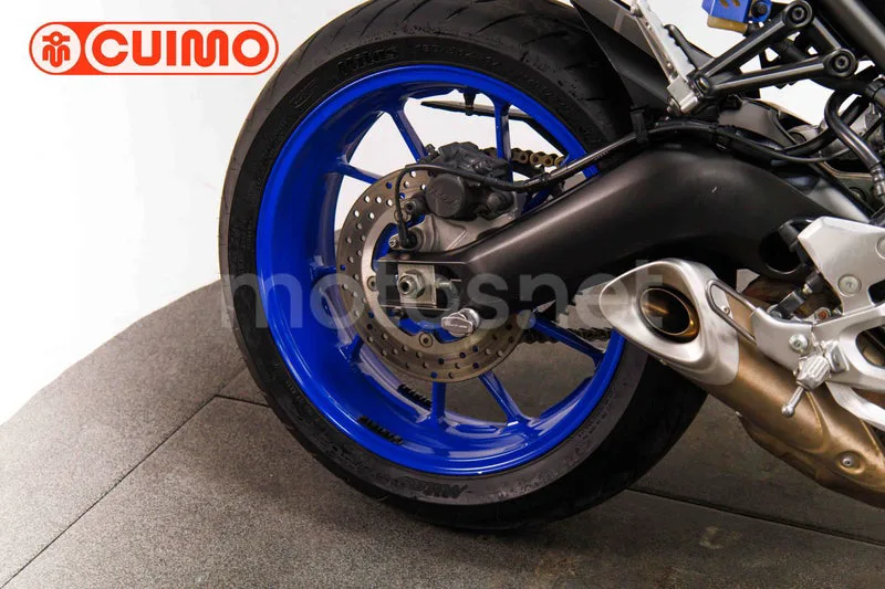 Yamaha MT-09 - Vista 16