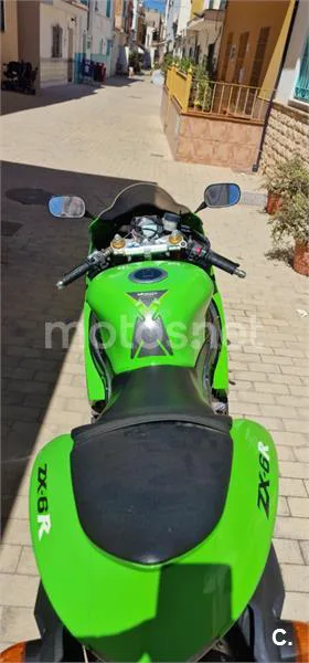 Kawasaki Ninja ZX-6R - Vista 3