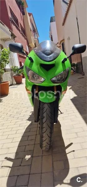 Kawasaki Ninja ZX-6R - Vista 4