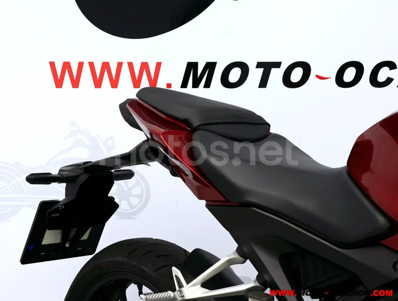 Honda CB125R - Vista 11