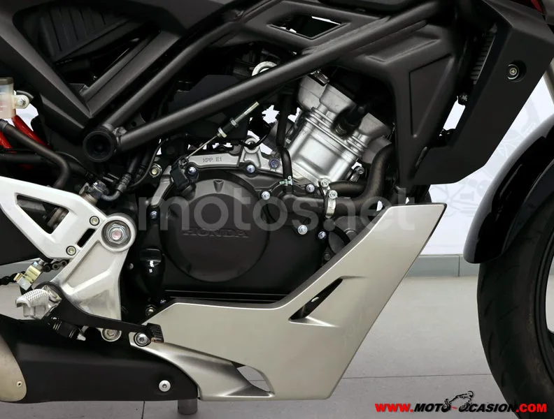 Honda CB125R - Vista 5