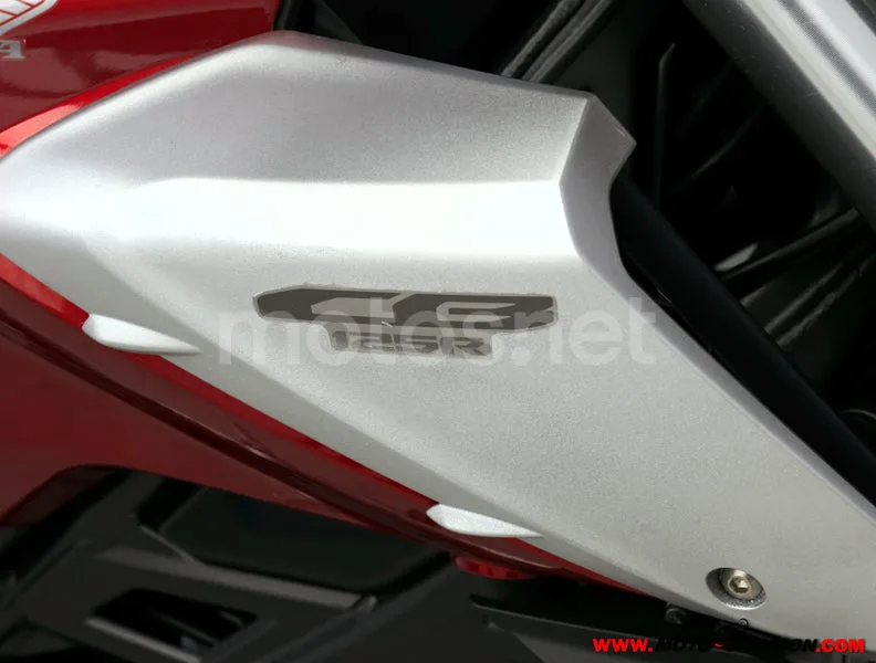 Honda CB125R - Vista 9
