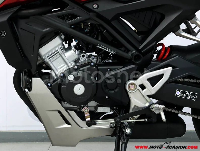 Honda CB125R - Vista 10