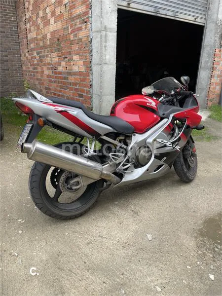 Honda CBR600F - Vista 3