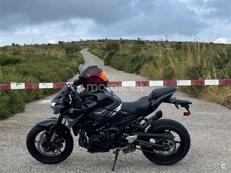 Kawasaki Z900 - Vista 4