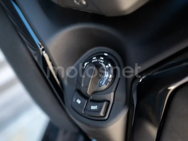 Yamaha XMAX 125 - Vista 11