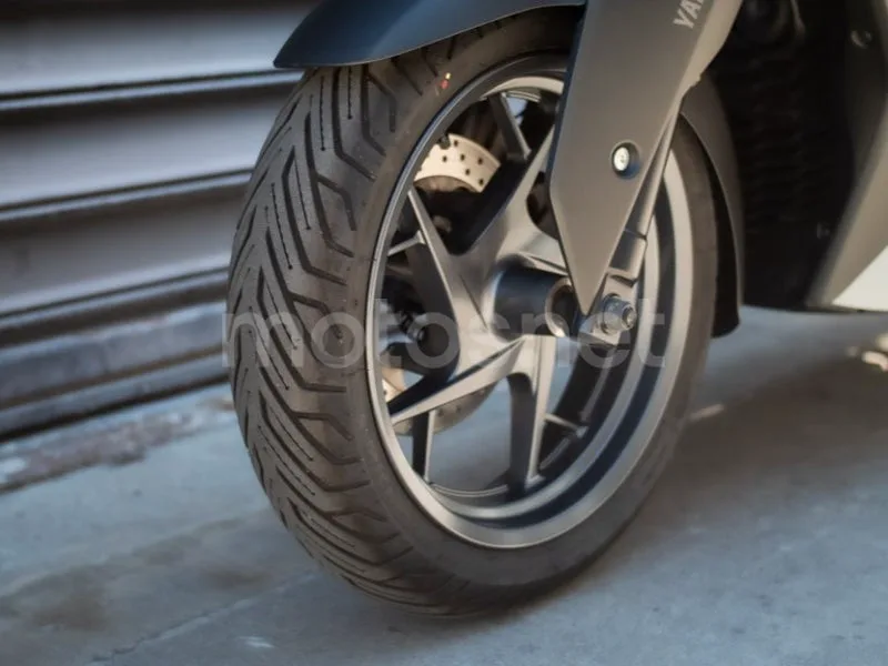Yamaha XMAX 125 - Vista 17