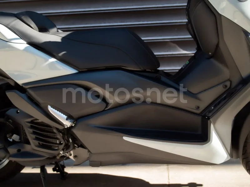 Yamaha XMAX 125 - Vista 5