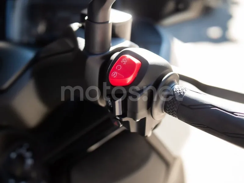 Yamaha XMAX 125 - Vista 9