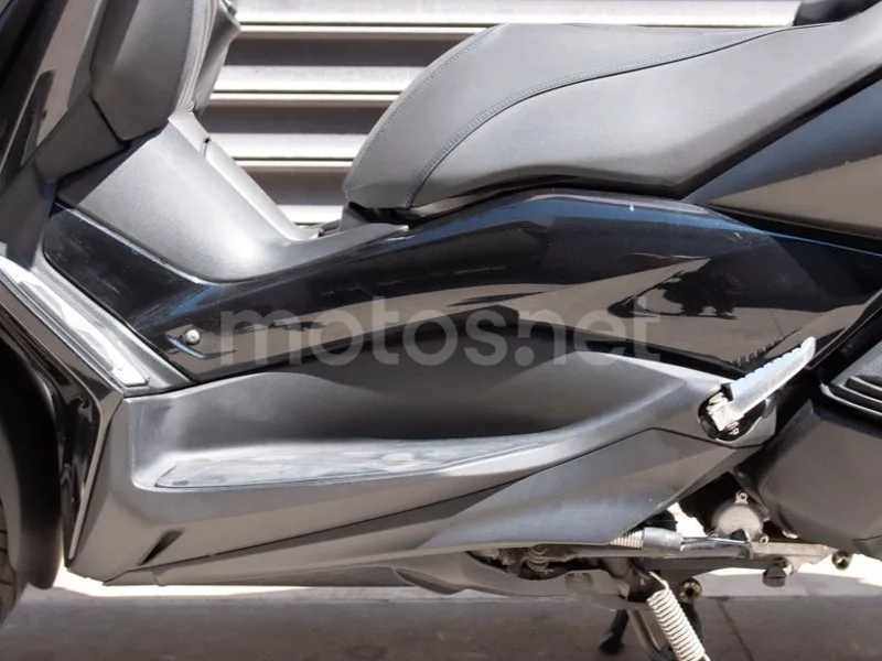 Yamaha XMAX 300 - Vista 14