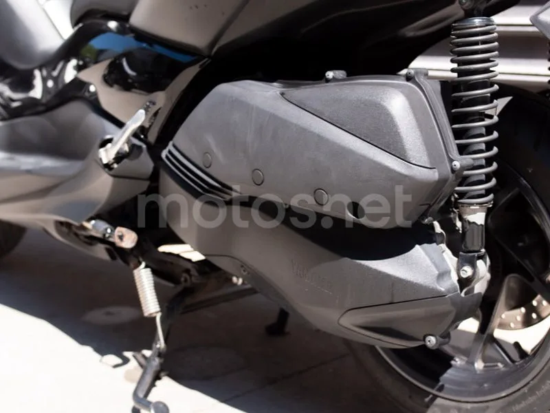 Yamaha XMAX 300 - Vista 15
