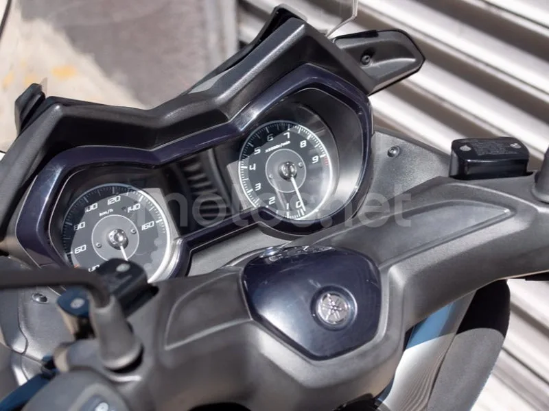 Yamaha XMAX 300 - Vista 16
