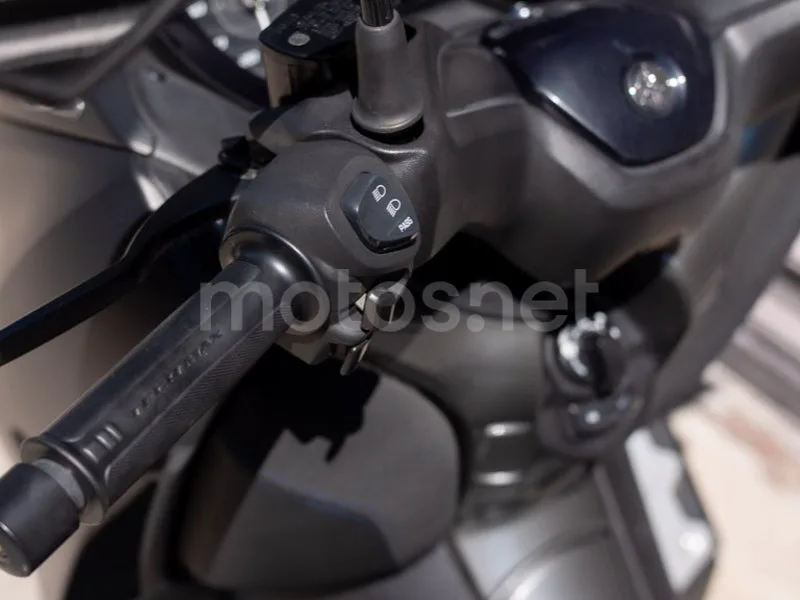 Yamaha XMAX 300 - Vista 18