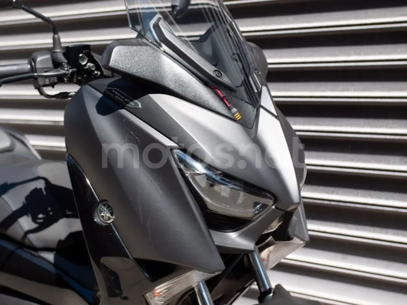 Yamaha XMAX 300 - Vista 3