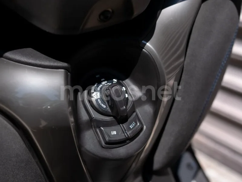 Yamaha XMAX 300 - Vista 21