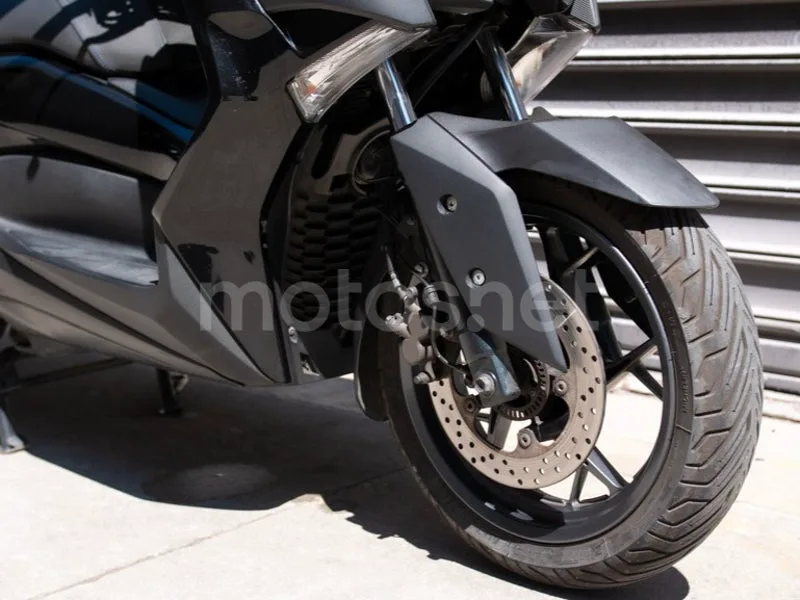 Yamaha XMAX 300 - Vista 4