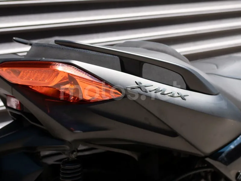 Yamaha XMAX 300 - Vista 7