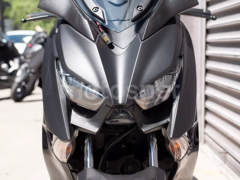 Yamaha XMAX 300 - Vista 9