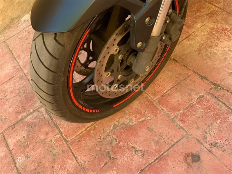 Suzuki GSR750 - Vista 11