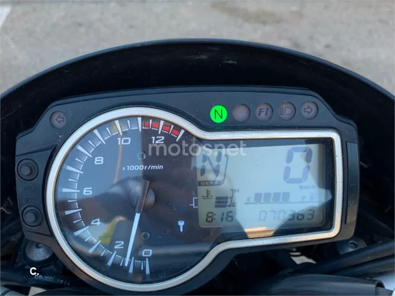 Suzuki GSR750 - Vista 9