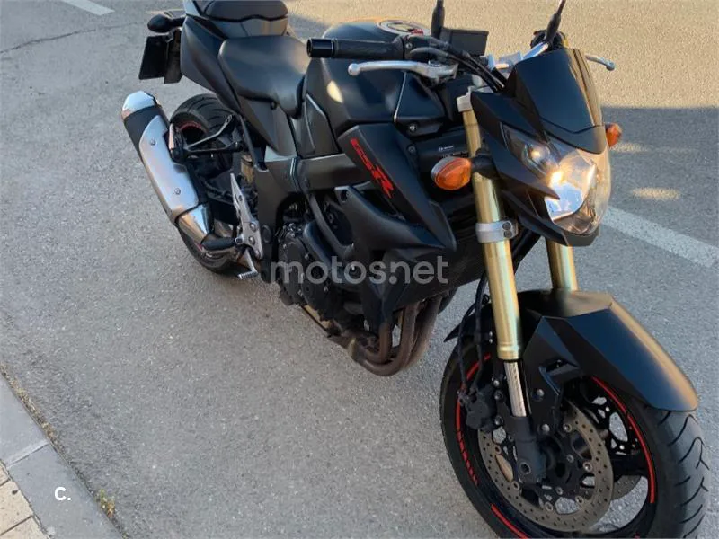 Suzuki GSR750 - Vista 10