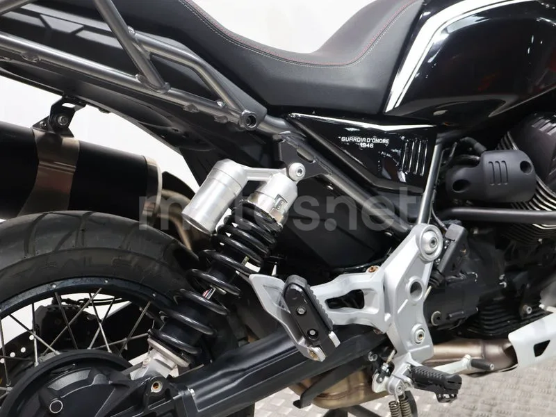 Moto Guzzi V85 TT - Vista 15